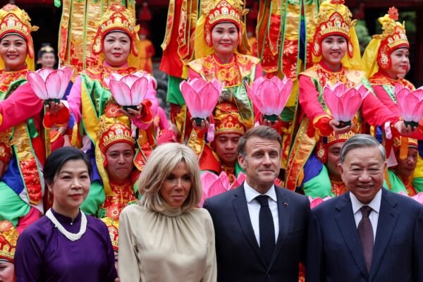 Macron de France on a visit to Vietnam urges greater cooperation