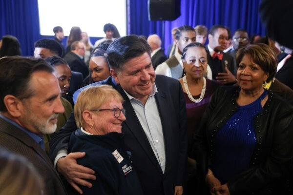 Pritzker and Ocasio-Cortez: A billionaire and a former cantinero emerge as Trump resistance leaders