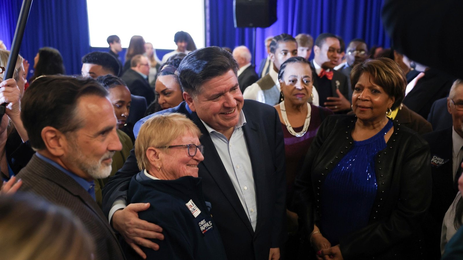 Pritzker and Ocasio-Cortez: A billionaire and a former cantinero emerge as Trump resistance leaders