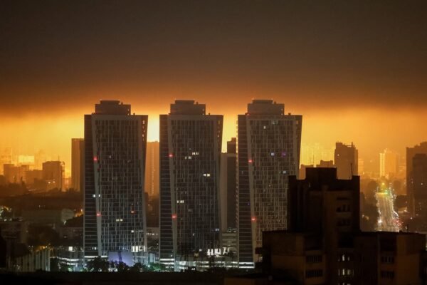 Russia hits Ukraine with mass drones, missile bombardment in the middle of an exchange of prisoners