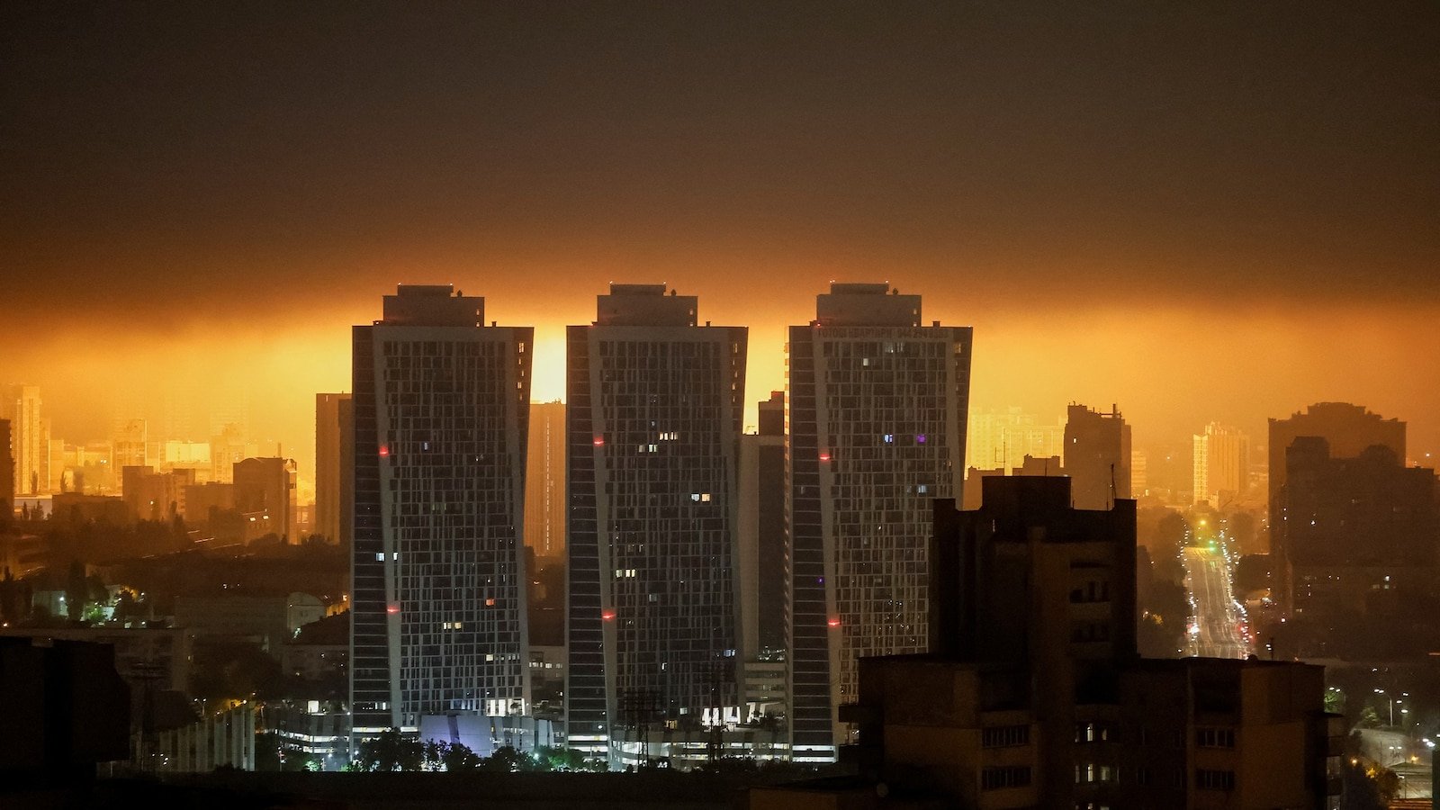 Russia hits Ukraine with mass drones, missile bombardment in the middle of an exchange of prisoners