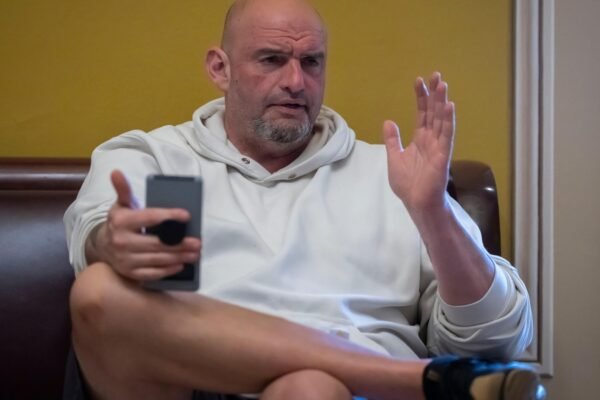 Senator John Fetterman gives alarms with burst at the meeting with Union, the sources say