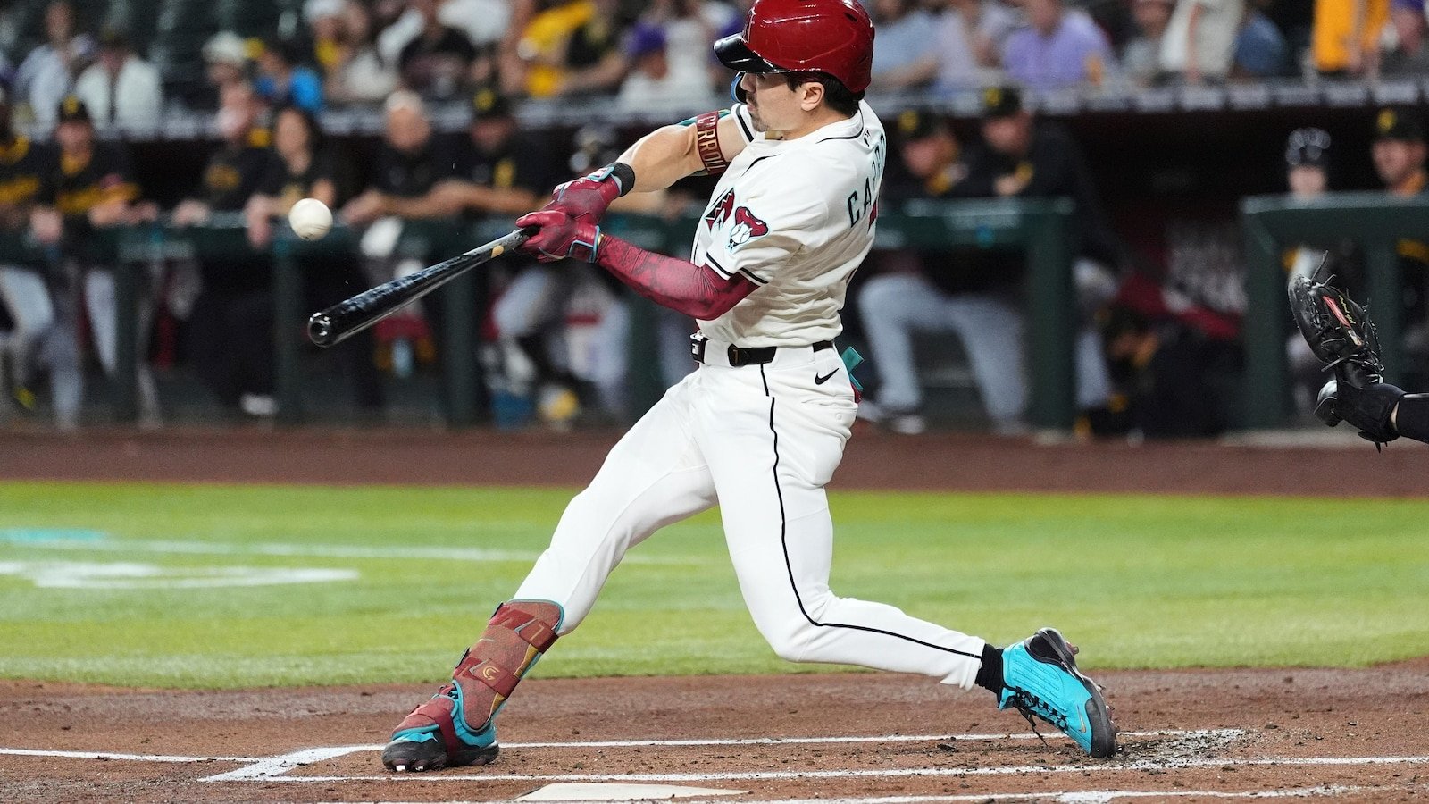 The D-backs manager, Torey Lovullo, turns to his 92-year-old mother to obtain tips in the middle of the team's fall