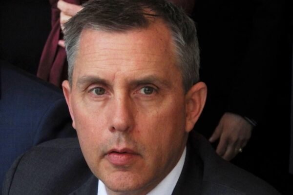 The Governor of Dakota del Norte Veta the housing budget - by mistake