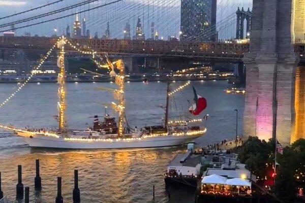 The Mexican Navy sailboat crashes against the Brooklyn bridge, at least 19 injured: officials