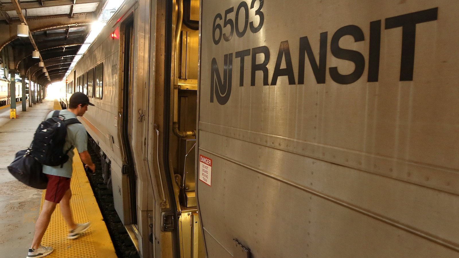 The New Jersey Traffic Strike underway; Some 350,000 travelers fight for transportation