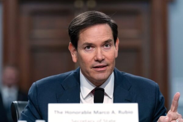 The State Department notifies the Reorganization Congress Plan with greater cuts to programs and staff