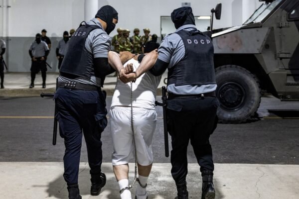 The Trump administration asks Scotus for permission to deport almost 200 Venezuelan migrants