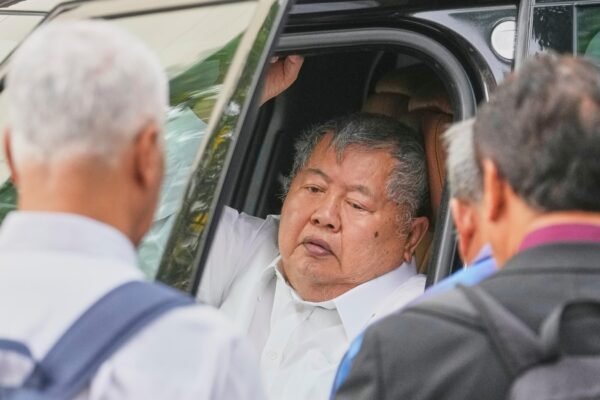 The construction tycoon surrenders in negligence positions on the collapse of the Bangkok building