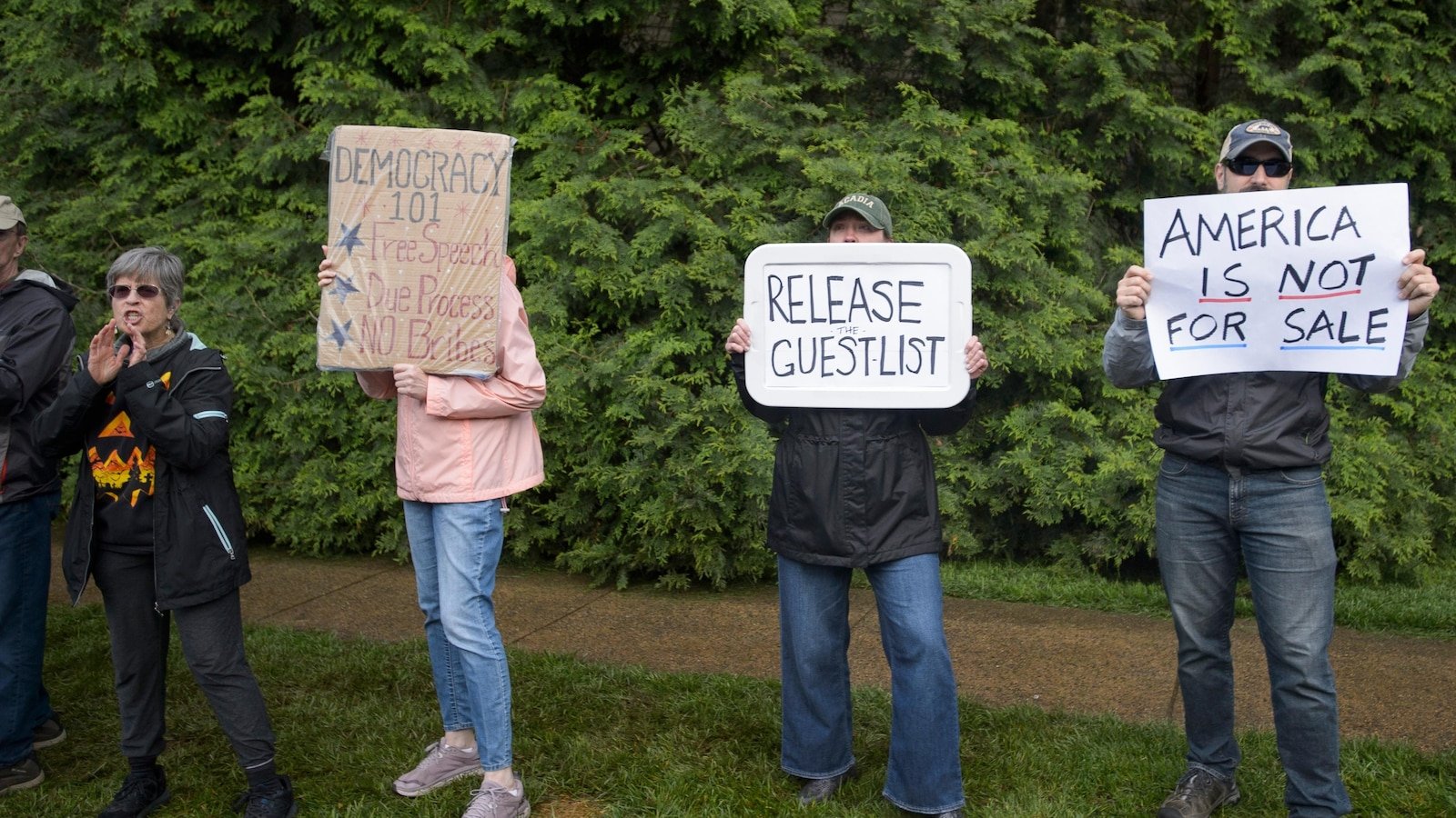 The cryptographic industry saw Trump as a champion, now he fears being putting personal profits first