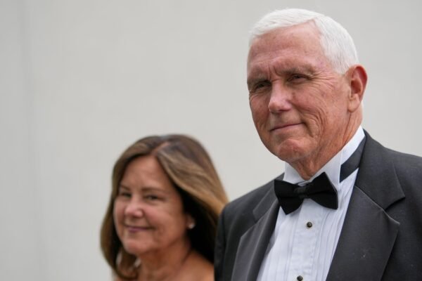 The former VP Pence defends the Constitution after obtaining the prize to the profile in courage