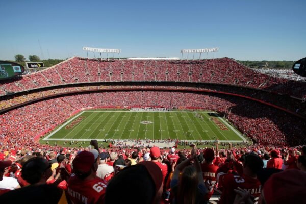 The governor of Missouri says that he will bring legislators back to obtain a plan to keep the bosses and realists.