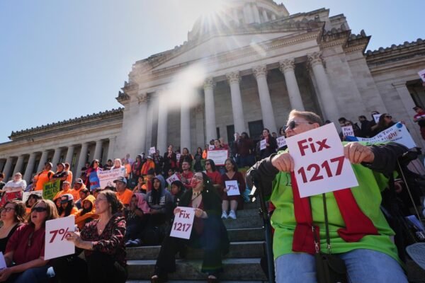The governor of Washington signs a rental control bill in law