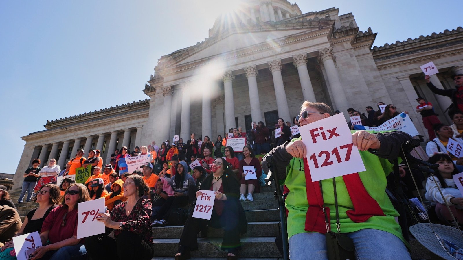 The governor of Washington signs a rental control bill in law
