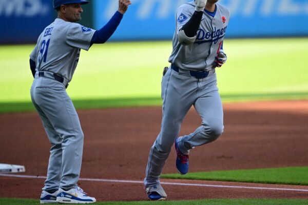 The initial homer of Shohei Ohtani Podera to the Dodgers at 7-2 Victoria on Guardians