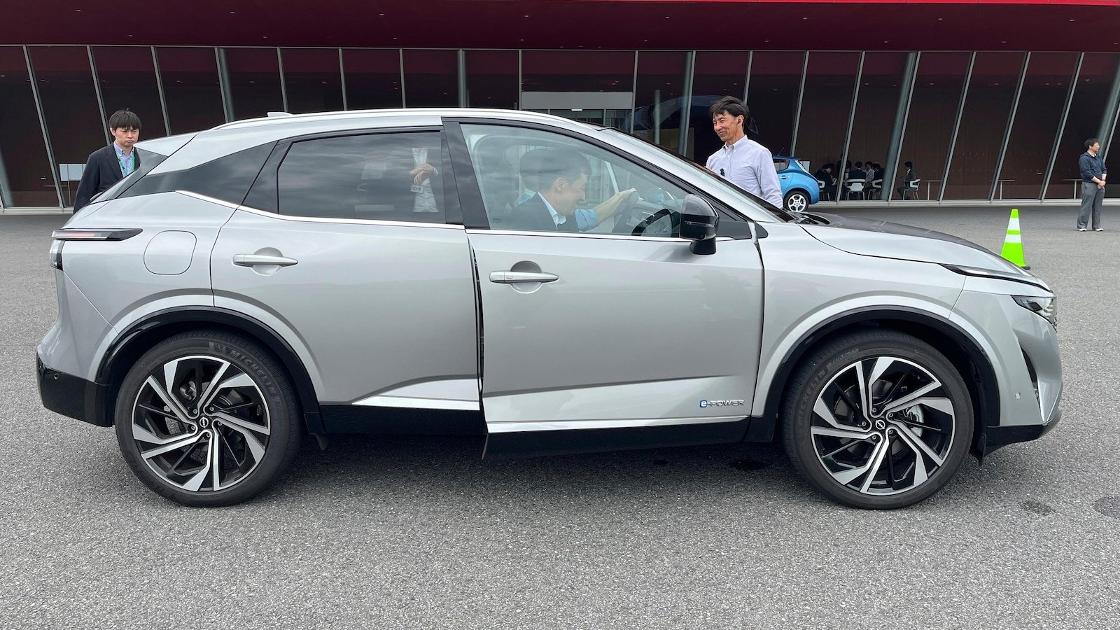 The problem of Japan Nissan Banks automation manufacturer about EV hybrid technology