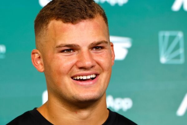 The rookie of the jets, Mason Taylor, loves the high expectations that come from being the son of the Hall of Fame