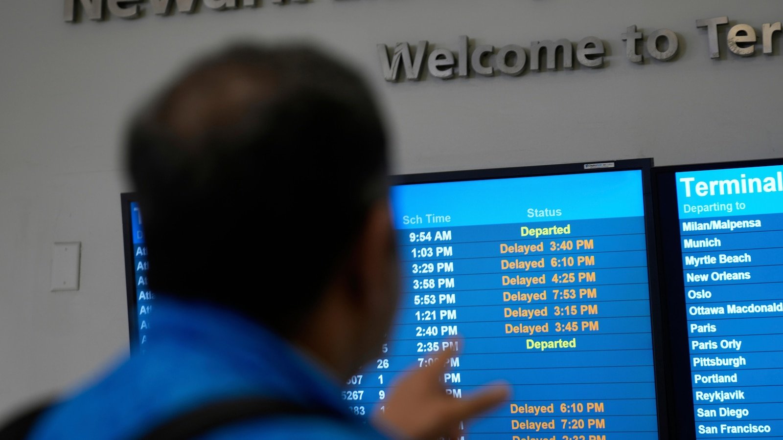 The software update keeps the Newark airport radar online