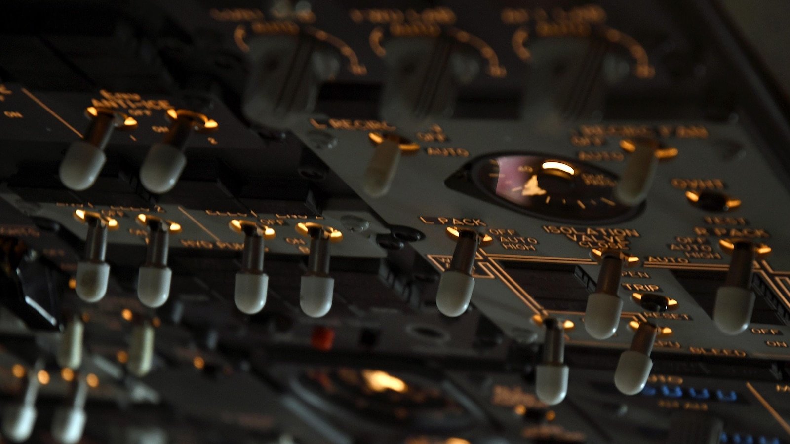 This redundant aviation safety network helps keep safe airplanes when controllers lose contact