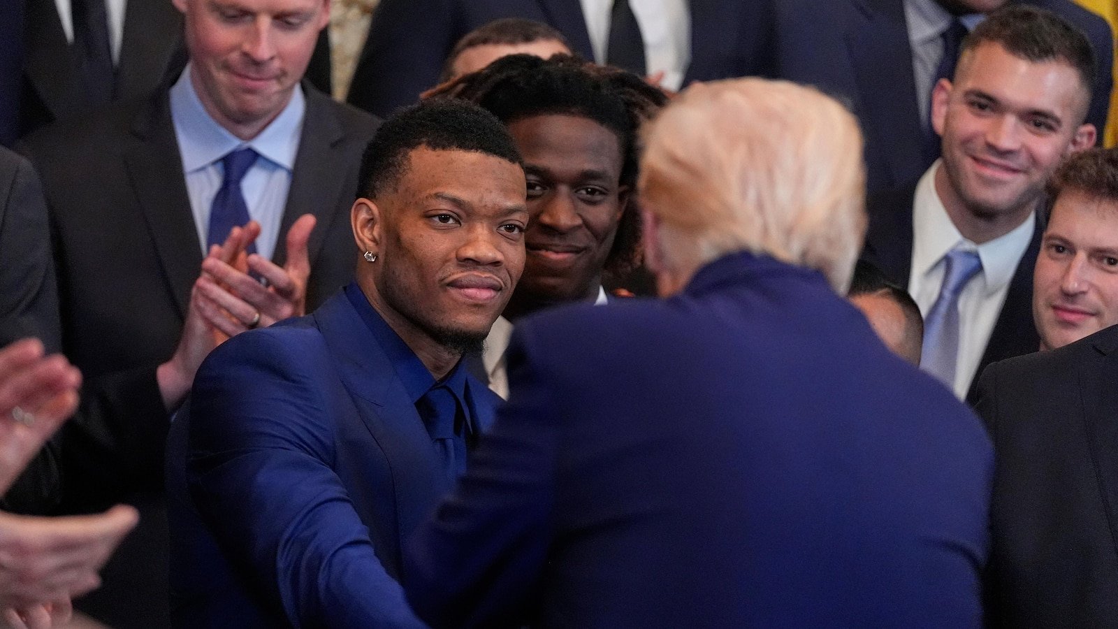 Trump receives the Basketball champion of the NCAA Florida Gators in the White House
