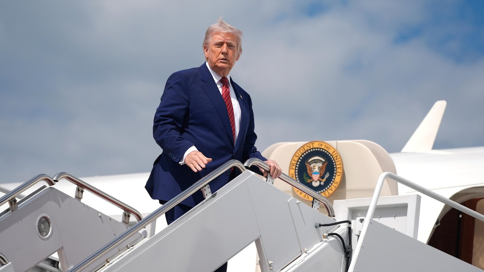 Trump says that the US Steel will keep the headquarters in Pittsburgh as part of the 'association' of $ 14B with Japan headquarters in Japan