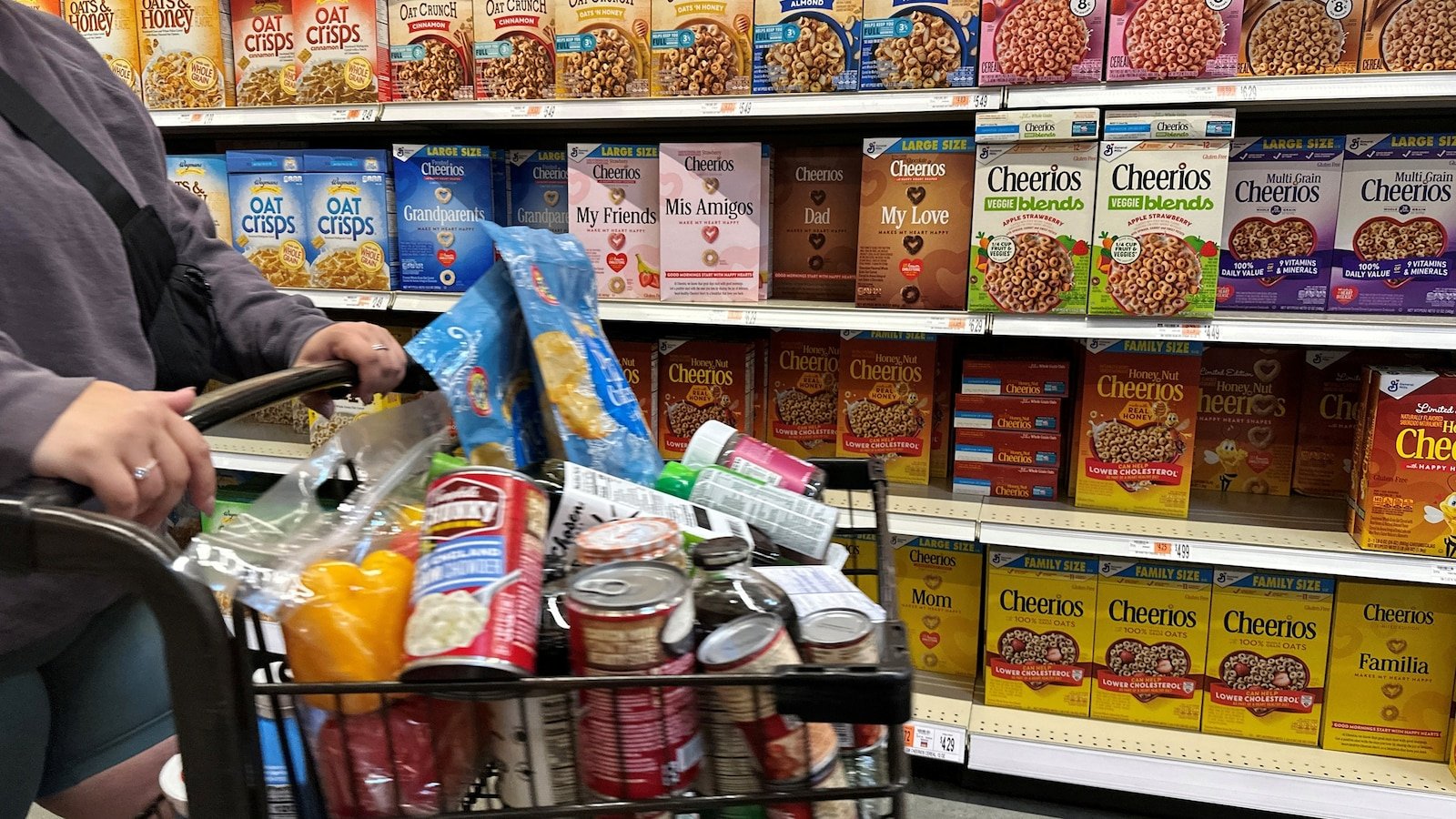 Trump states that supermarket prices and gasoline are falling. Experts say it's misleading