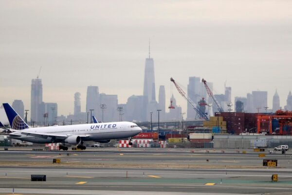 United cuts 35 daily flights in Newark, citing the shortage of air traffic controllers