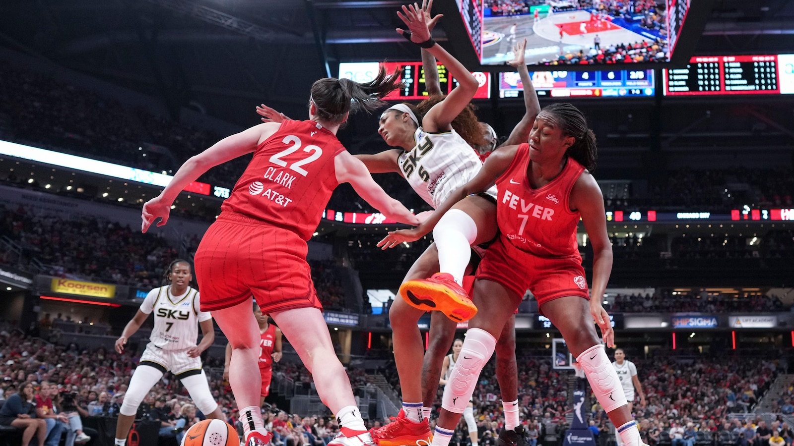 WNBA investigates racial insults by fans made in Angel Reese during Indiana's game