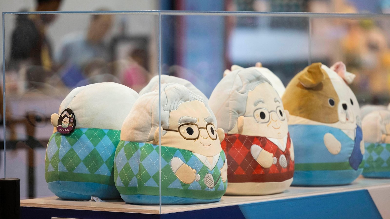 Warren Buffett surprises shareholders, says he will retire at the end of the year