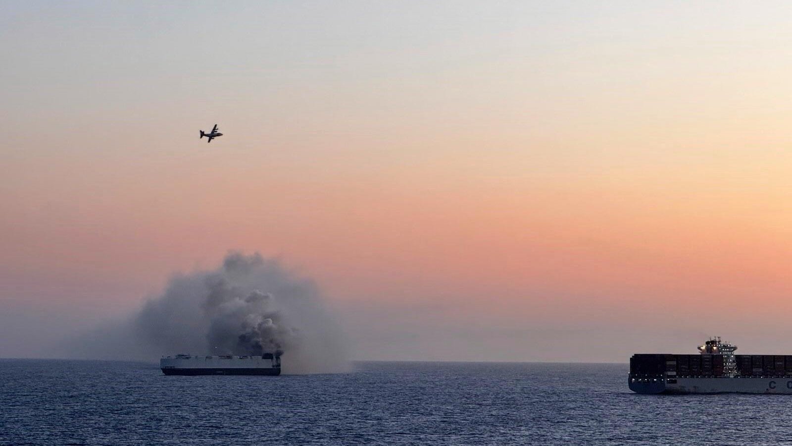 22 members of the safe crew after the fire aboard the cargo ship that transports vehicles outside Alaska