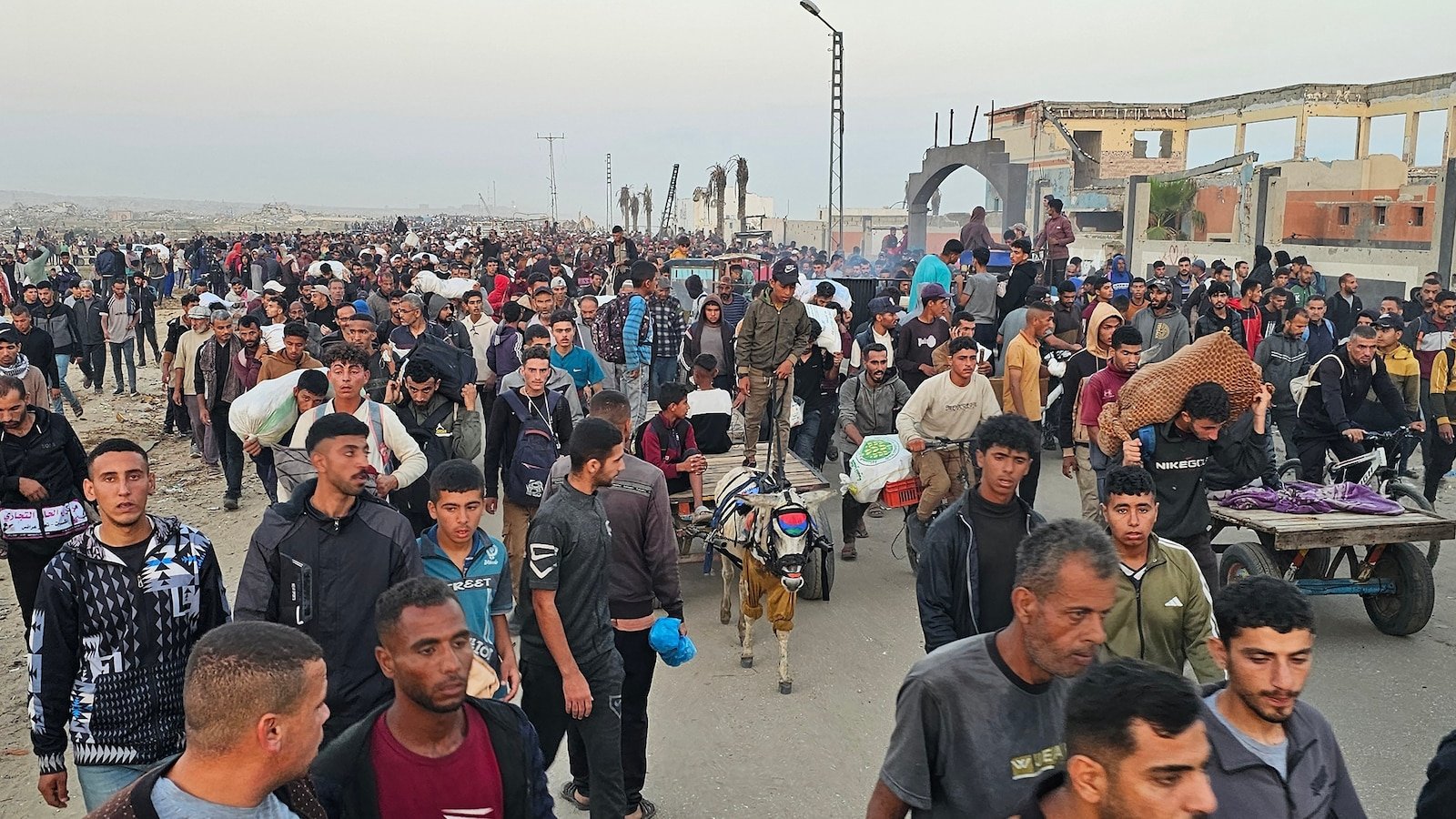 At least 31 killed by Israeli shots near Gaza's help site, says the Ministry of Health