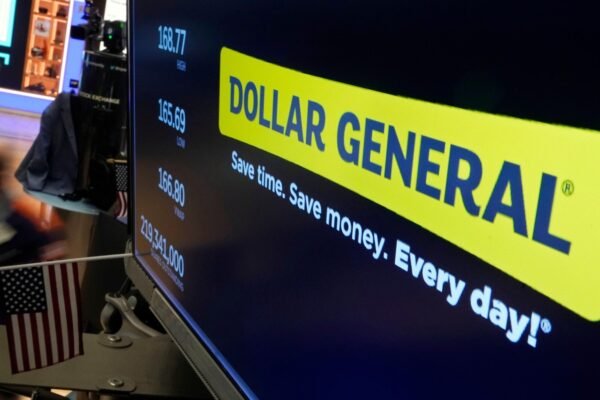 Dollar General publishes record sales as gangs stores attract more anxious to the economy
