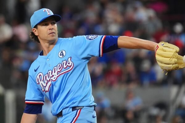 Smith drives in 4 races, Degrom works 6 solid entries while the rangers beat the cardinals 8-1