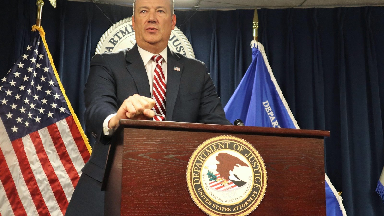 The ICE chief defends the use of agents masks, decreases sanctuary jurisdictions