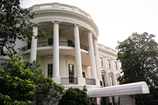 Trump's liva updates: Trump warns about the 'economic ruin' if the courts govern tariffs